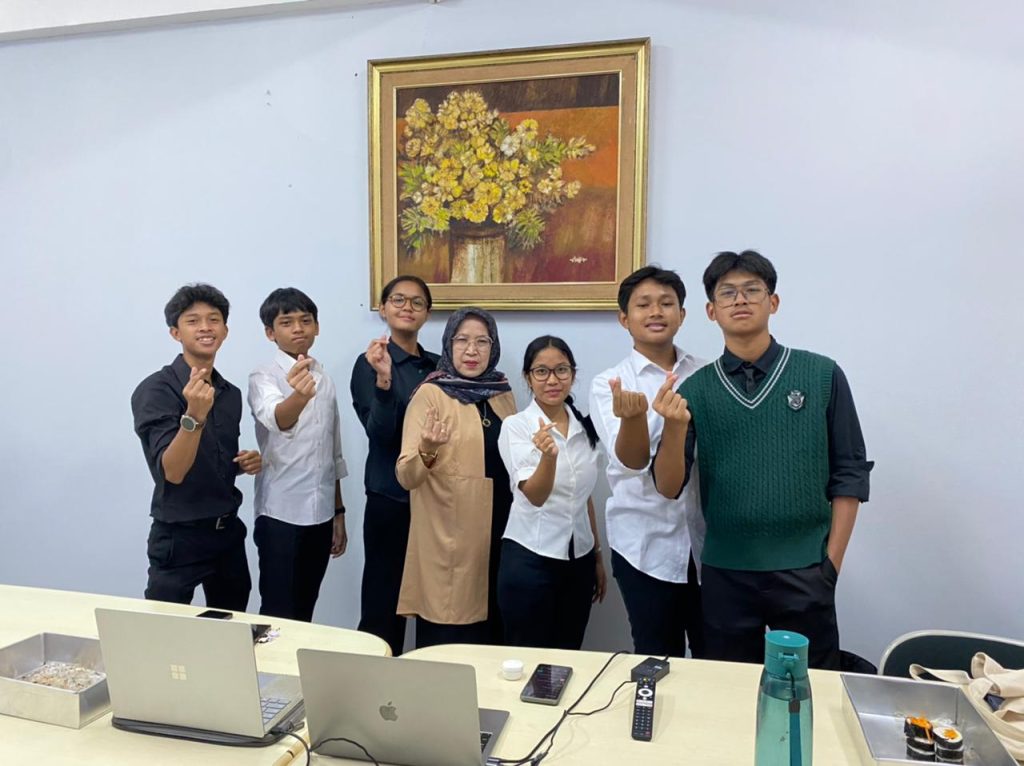 Tim peraih prestasi nasional SMA Avicenna Cinere